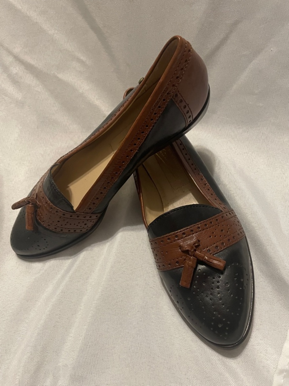 Classic Two-Tone Brown and Black Tassel Loafers